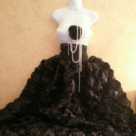 Black & White Rosette Bridal Wedding Ballgown Set